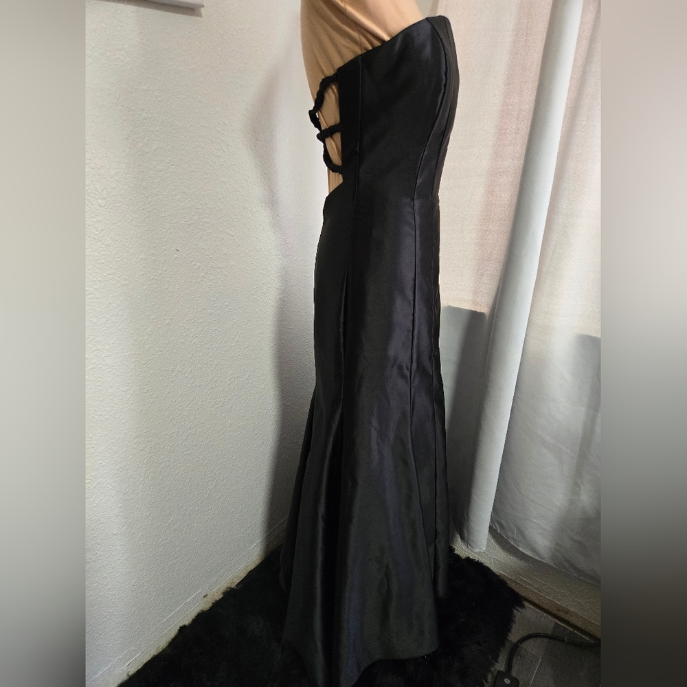 Jessica McClintock Elegant Black Strapless Gown - Picture 2 of 6